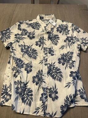 American Eagle Outfitters Short-Sleeve Floral Button-Up Shirt - Navy on Cream